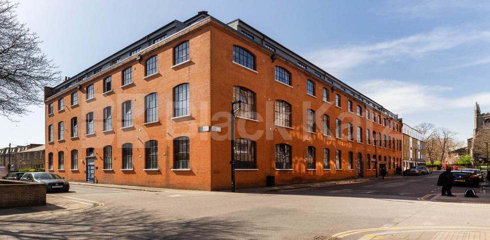 			2 Bedroom, 1 bath, 1 reception Apartment			 Dove Road, ISLINGTON/CANONBURY